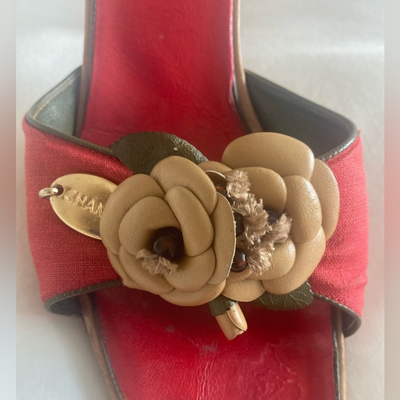 Vintage Chanel slides— so chic & unique! - Picture 5 of 6